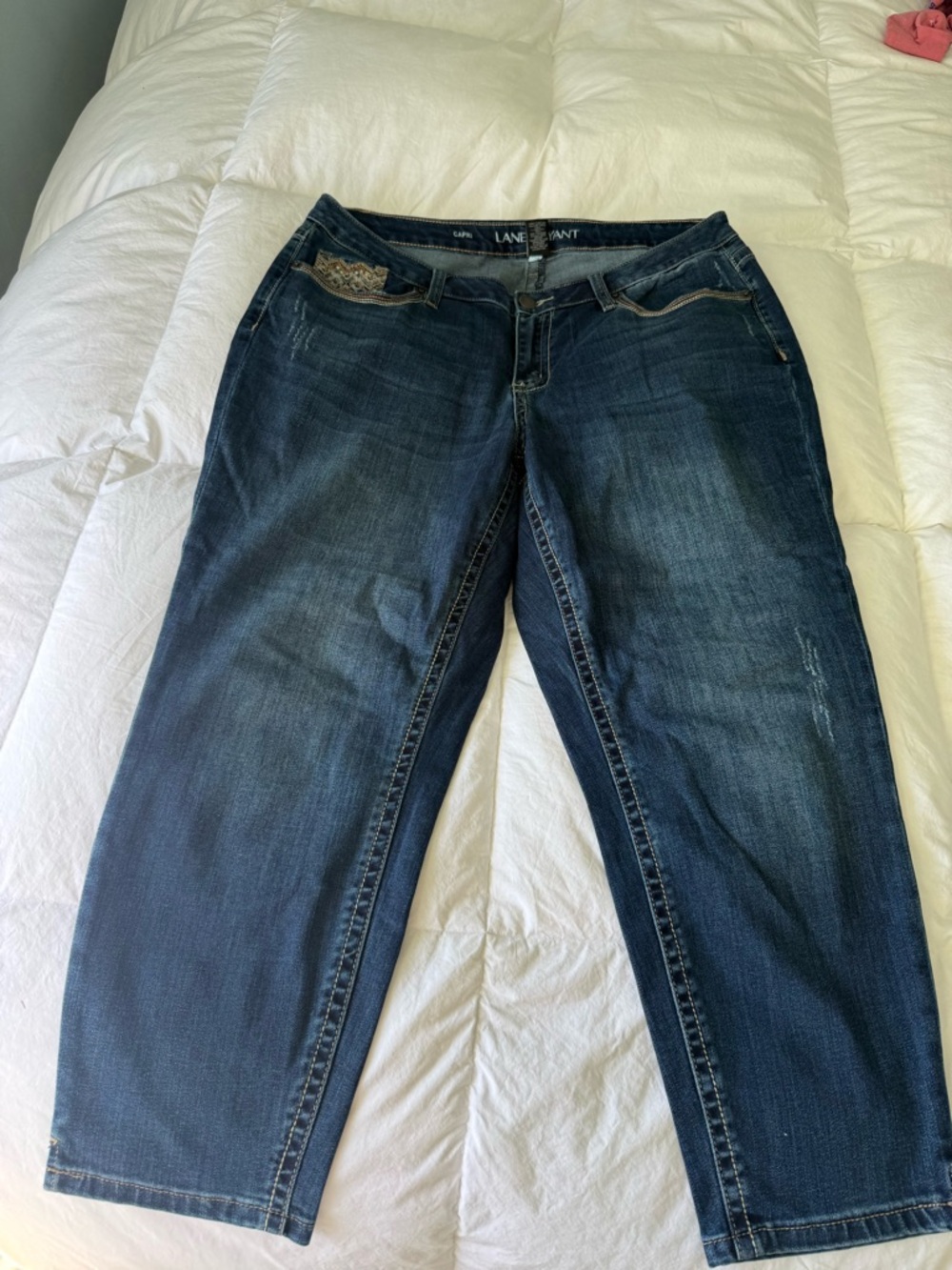 Lane Bryant Denim Capri Jeans with embellished pockets and seams Size 16 LNC